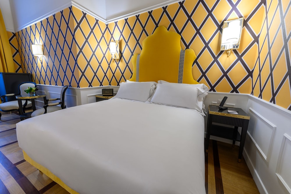 Classic Double Room thumbnail 6