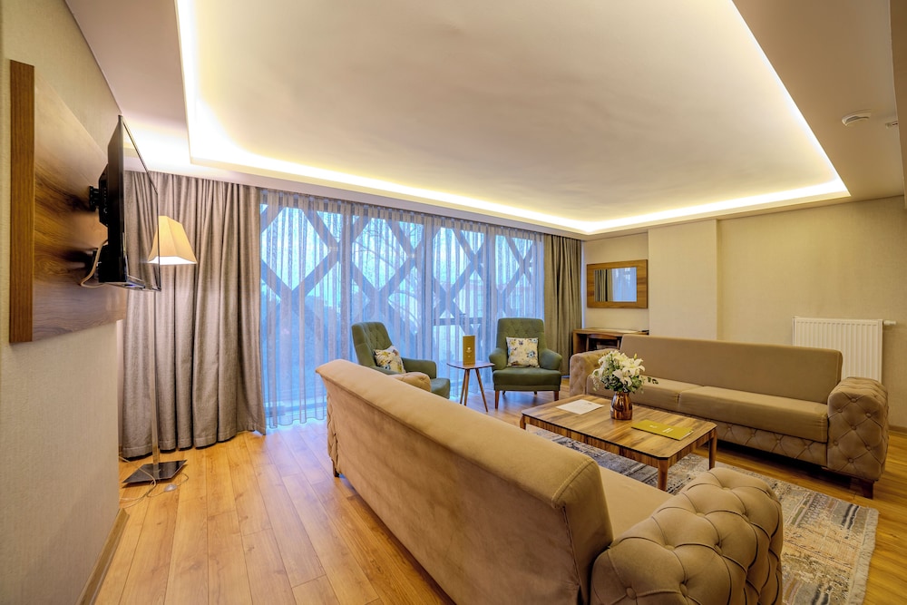 Family Room - Photo 6