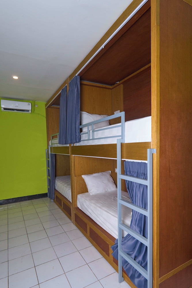 4 Beds Mixed Dormitory photo 1