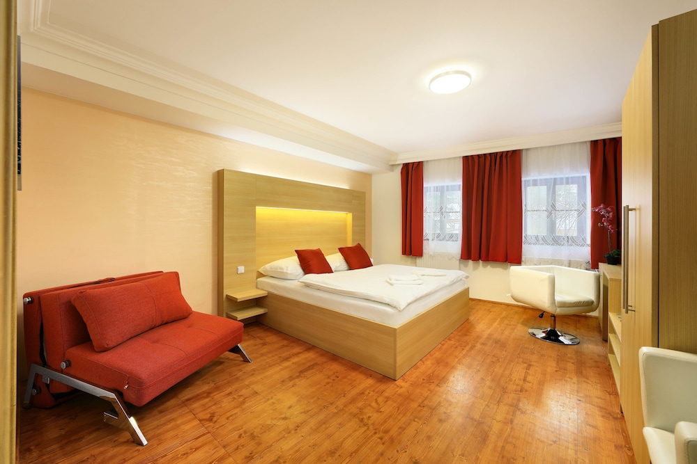 Romantic Double Room, 1 Bedroom, Refrigerator, Park View photo 1