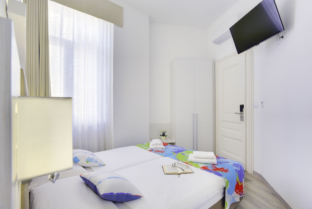 Double or Twin Room photo 2