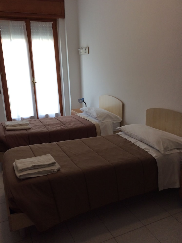 Double or Twin Room photo 3