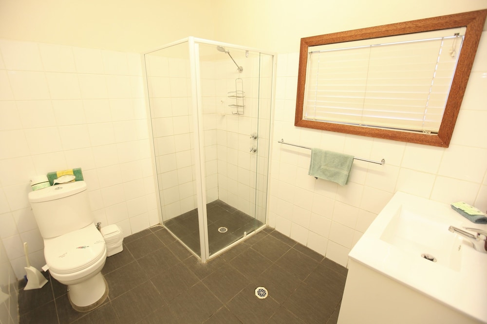 Macquarie Cottage, 4 Bedrooms, Kitchen, Laundry, Two ensuite bathrooms, Non Smoking photo 2