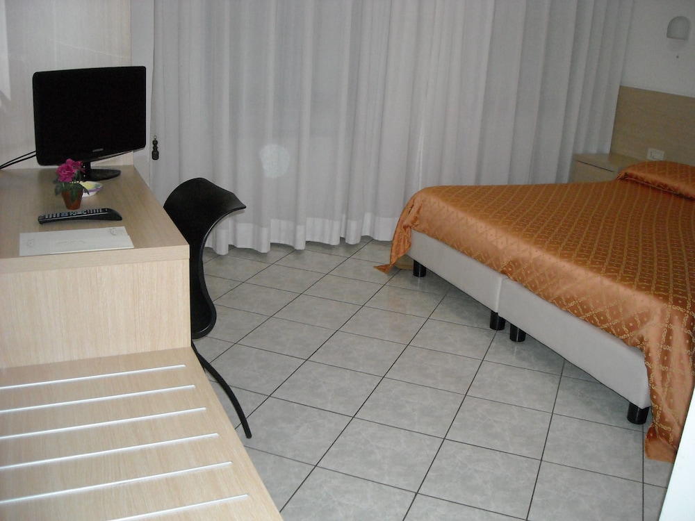 Double Room, 1 King Bed photo 2