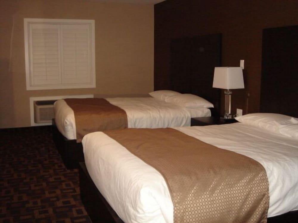 Standard Room, 2 Queen Beds photo 3
