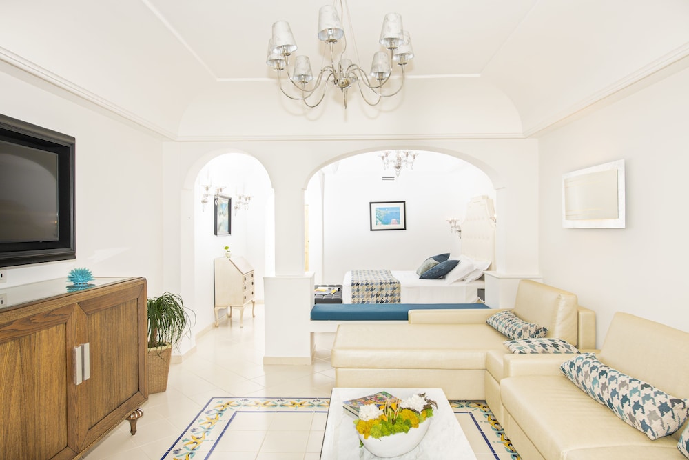 Family Suite, 2 Bedrooms, Balcony, Sea View photo 2