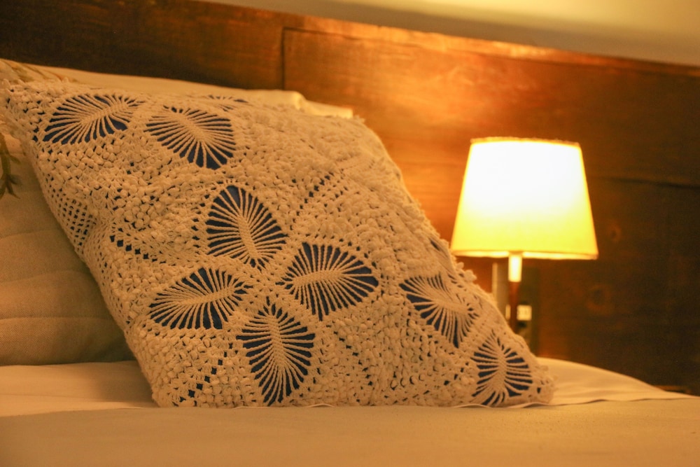 Romantic Double Room, 1 Queen Bed, Private Bathroom, Garden Area photo 3