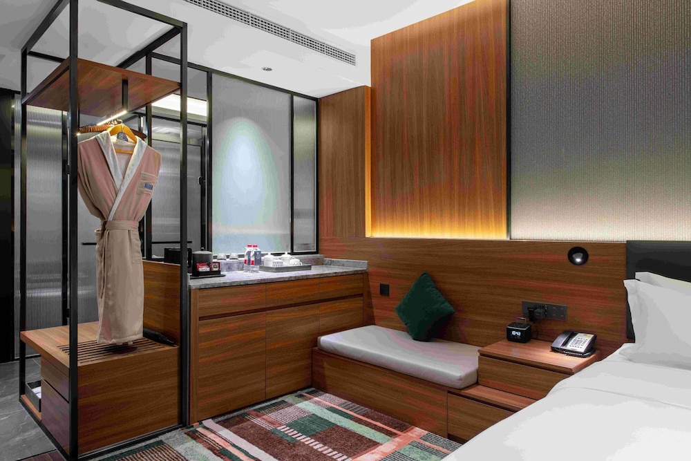 Superior Room, 1 King Bed (Comfortable)