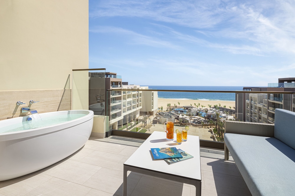 Suite, 1 Bedroom, Oceanfront (rock, Personal Assistant)