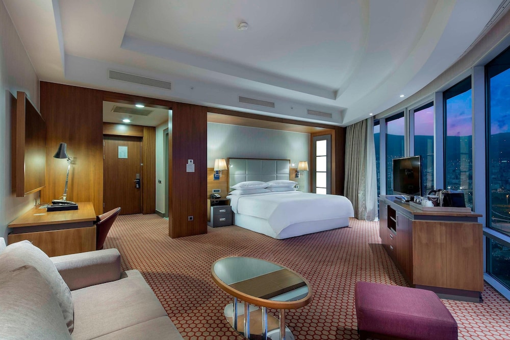 Deluxe Room, 1 King Bed, Smoking