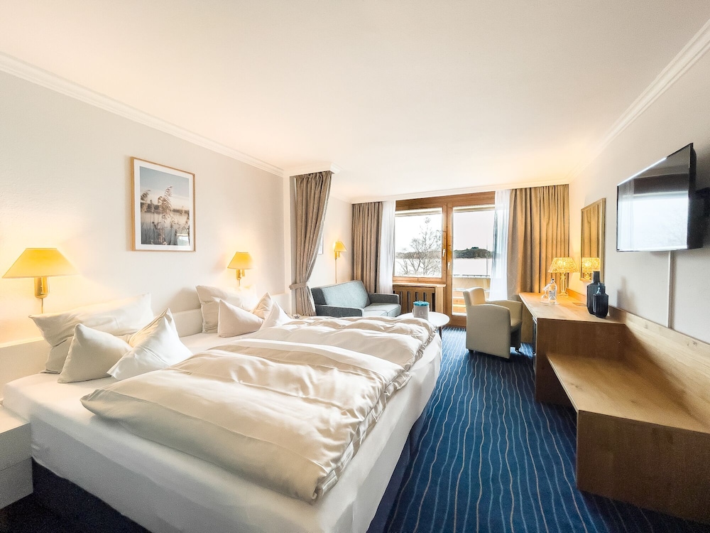 Double Room, Balcony, Lakeside (or Terrace) photo 3