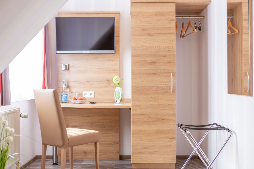 Twin Room - Photo 9