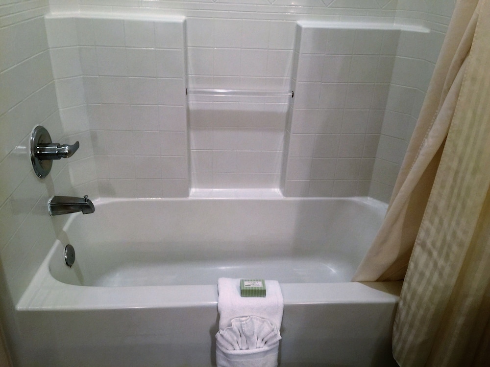 Standard Room, 1 King Bed - Photo 5