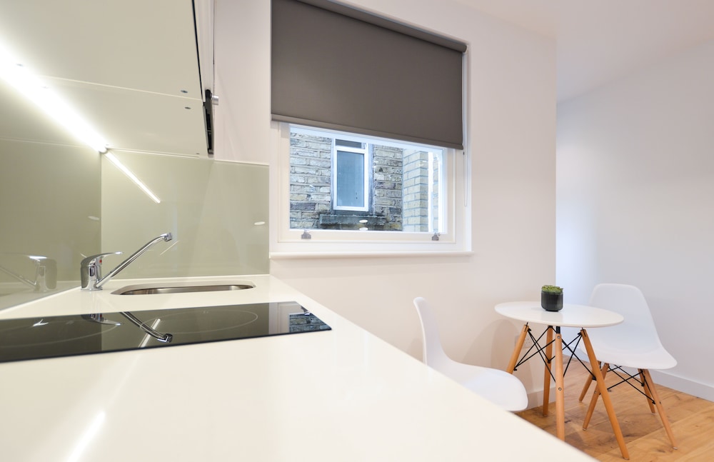 Deluxe Studio Apartment photo 3