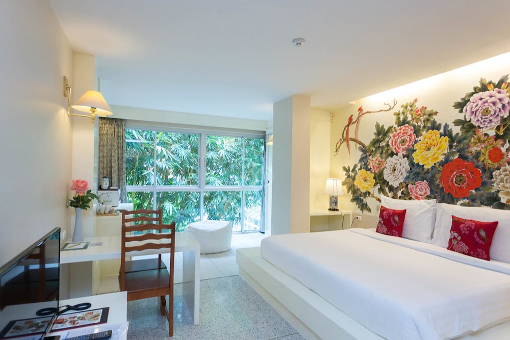 Deluxe Room - Photo 26