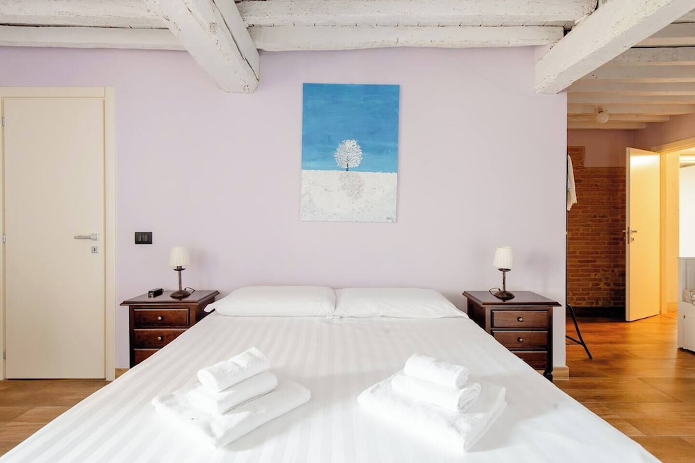 Junior Suite, 1 Queen Bed with Sofa bed, Private Bathroom, Garden View