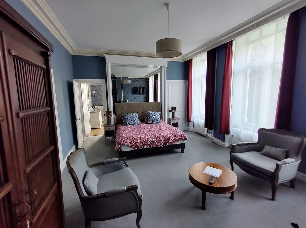 Deluxe Double Room, 1 King Bed, Private Bathroom, Garden View photo 1