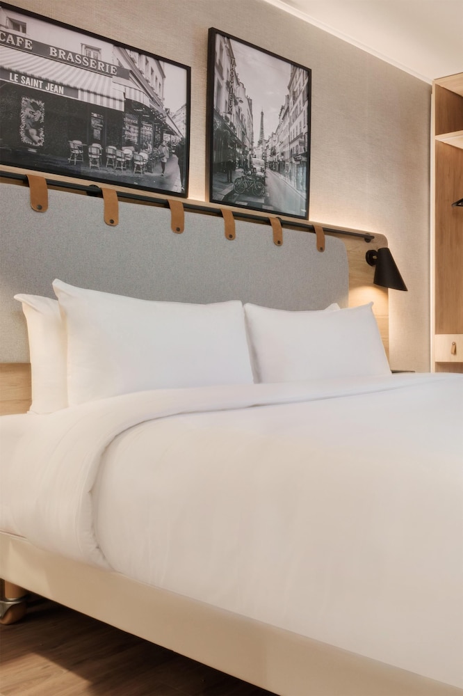 Superior Room, 1 Queen Bed - Photo 1