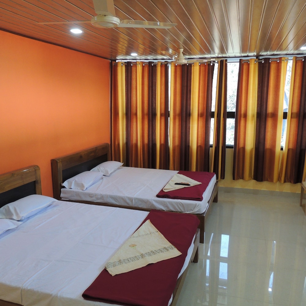City Quadruple Room, 2 Queen Beds, Private Bathroom, City View photo 1