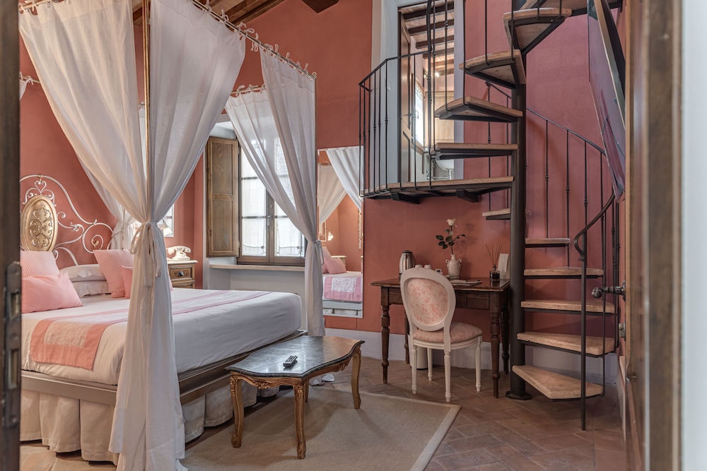 King Romantic Room, Hot Tube - Photo 1