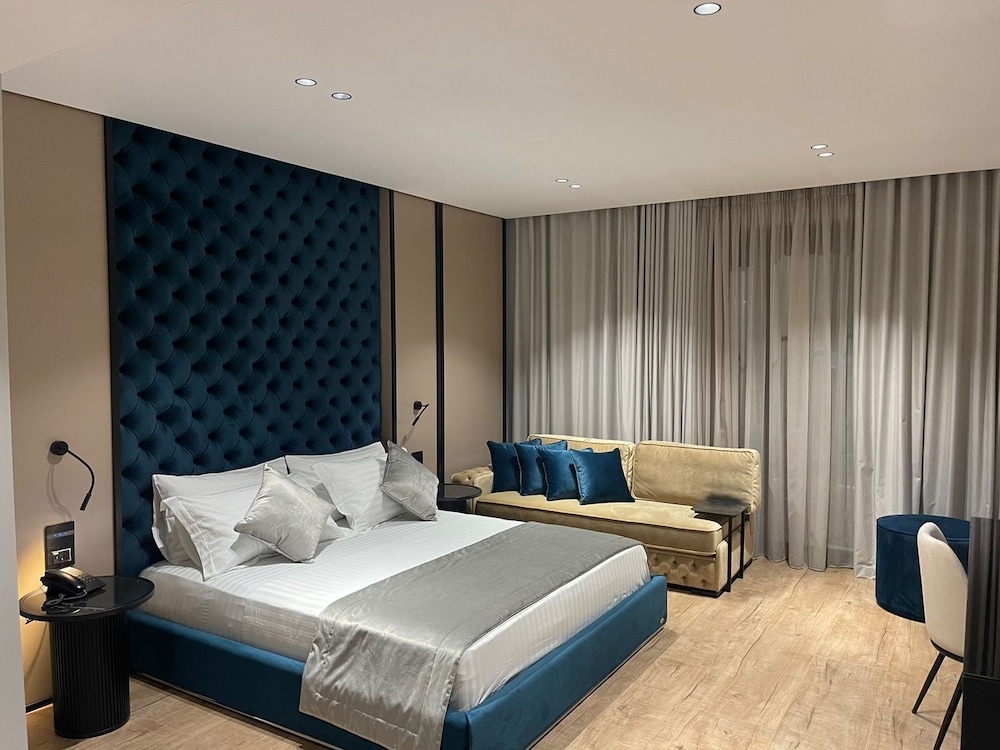 Deluxe Triple Room, 1 King Bed with Sofa bed