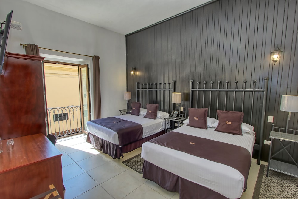 Superior Double Room, 2 Double Beds, City View (Vista Frontal) photo 1