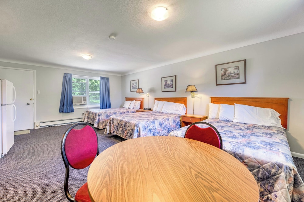 Family Triple Room, Multiple Beds, Non Smoking, Bathtub photo 1