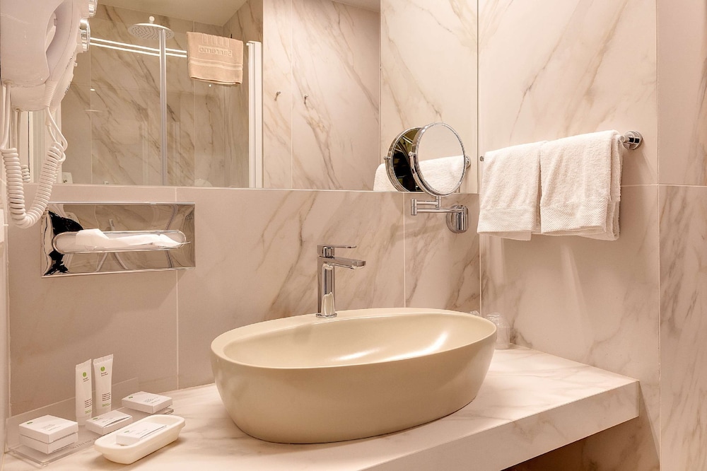 Suite, 1 King Bed, Non Smoking, Jetted Tub (Living Room) - Photo 5