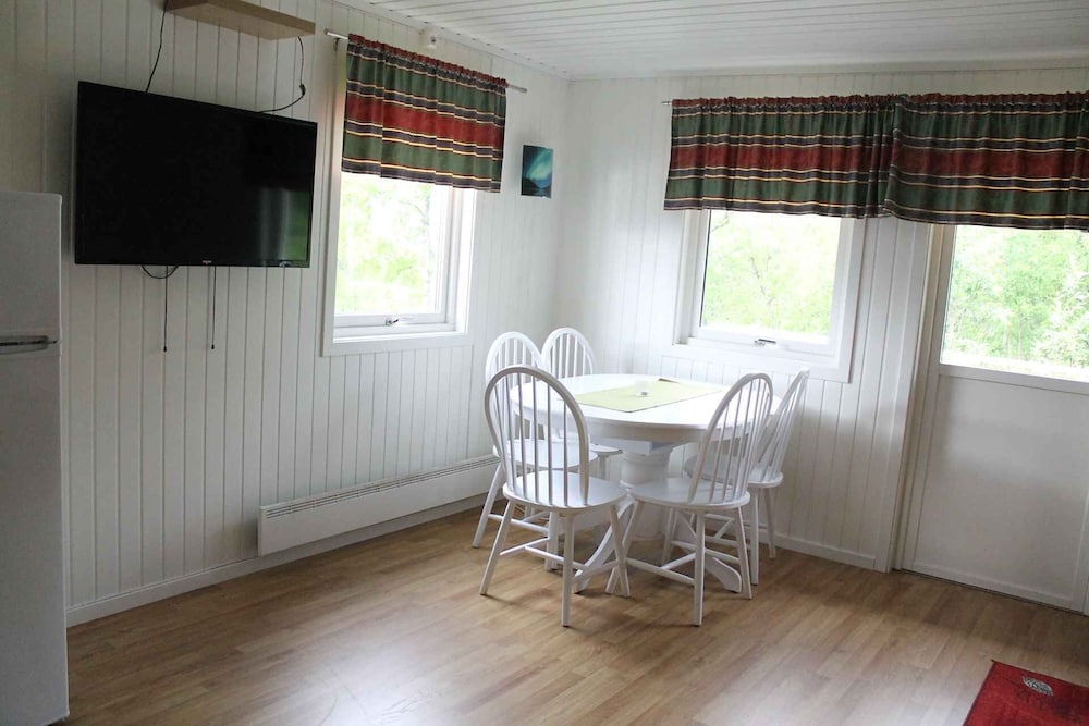 Cabin (1) photo 2