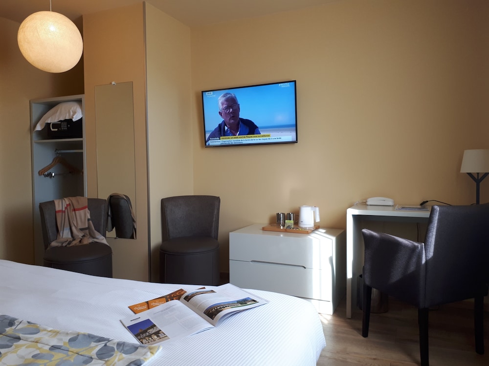 Superior Double or Twin Room, Accessible - Photo 7