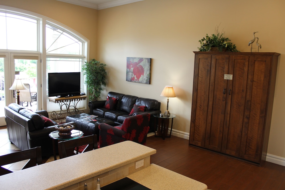 Luxury Condo, Multiple Beds photo 2