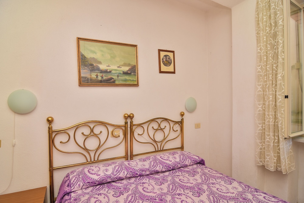 Double Room - Photo 10