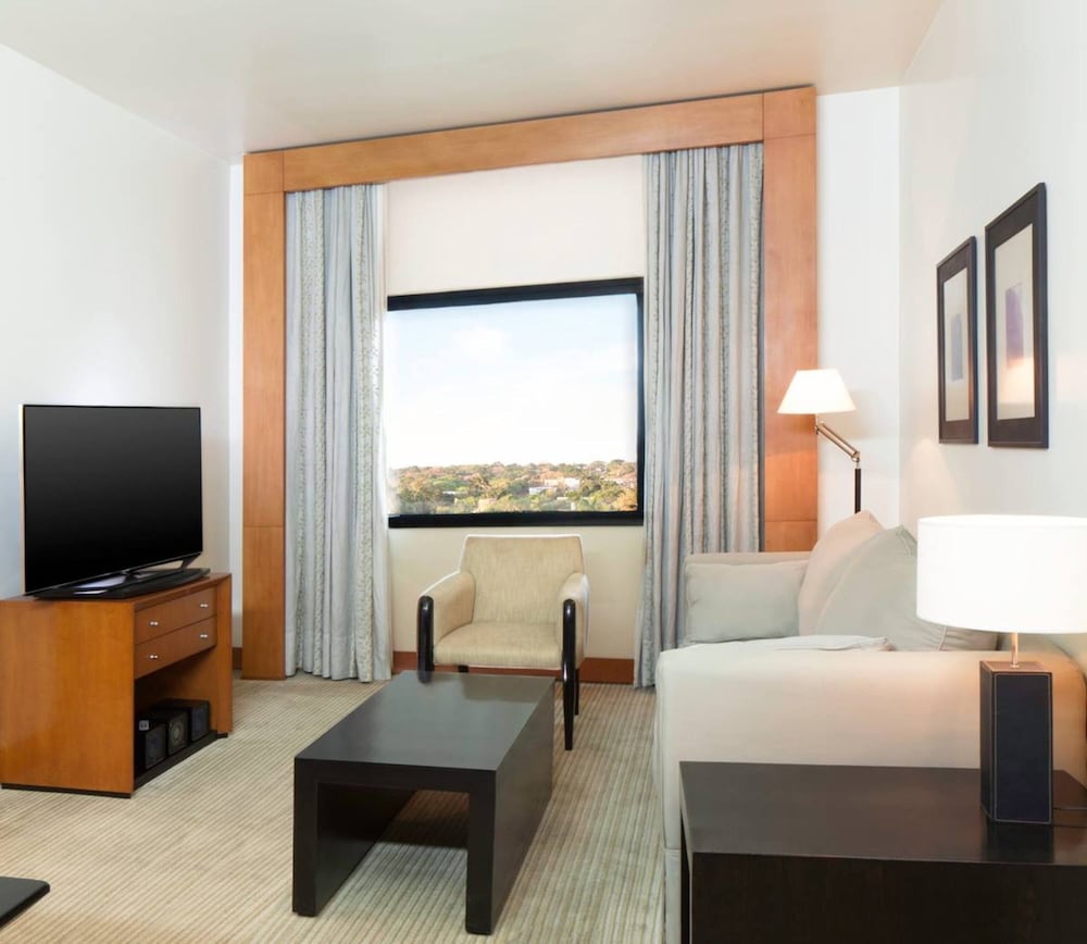 Executive Suite, 1 King Bed - Photo 2