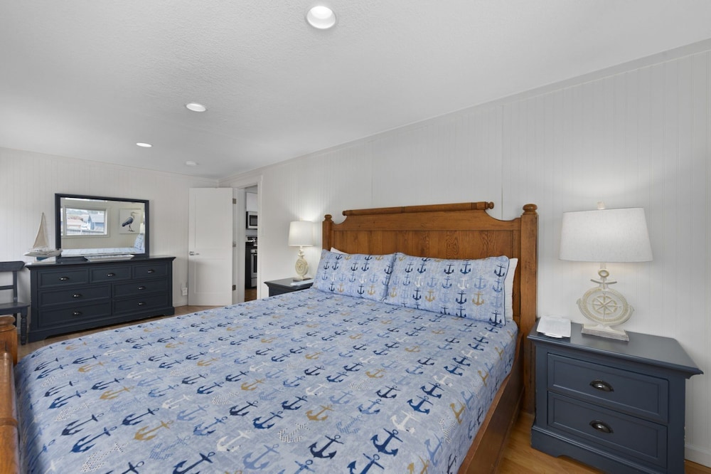 House, 2 Bedrooms (King Beds- Harbor House)