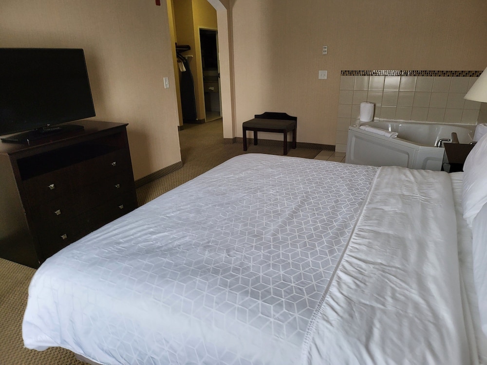 Suite, 1 King Bed, Jetted Tub photo 1