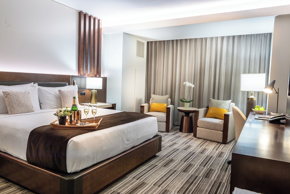Club Premier- 1 King Bed - Photo 2