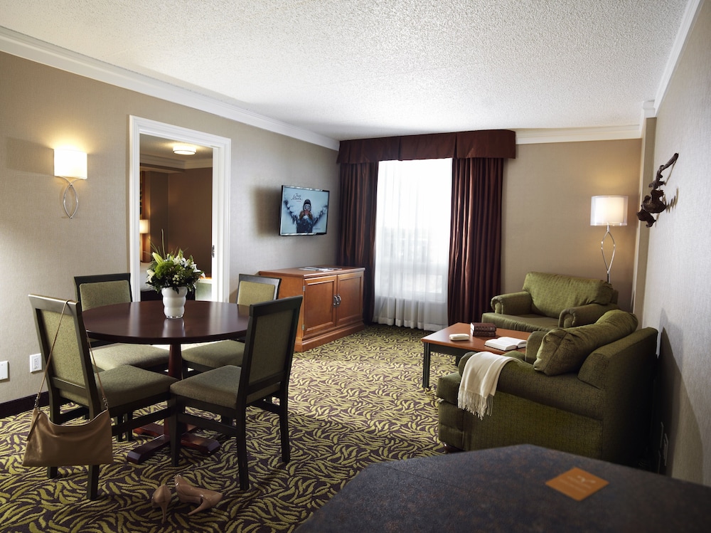 Suite, 1 King Bed - Photo 3