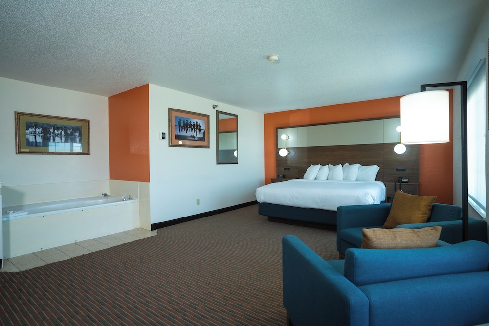 Superior Suite, 1 King Bed, Non Smoking - Photo 2