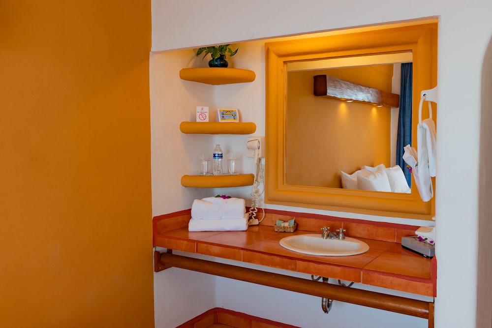 Standard Room, 2 Double Beds, Ocean View - Photo 9
