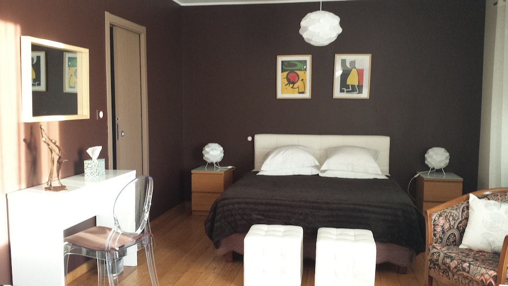 Deluxe Room, 1 Queen Bed with Sofa bed, Garden View (Large) photo 1