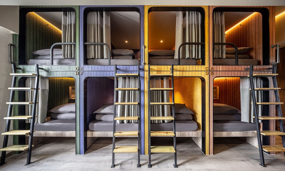 The Moment BFF 8-Person Dormitory Room