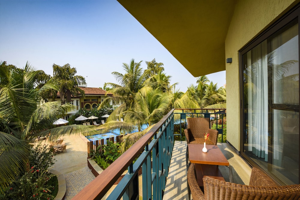 Superior Double Room, Pool View - Photo 10