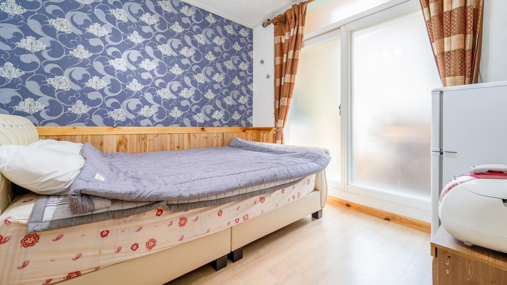 Basic Room, 1 Bedroom (myeonsapogureum)