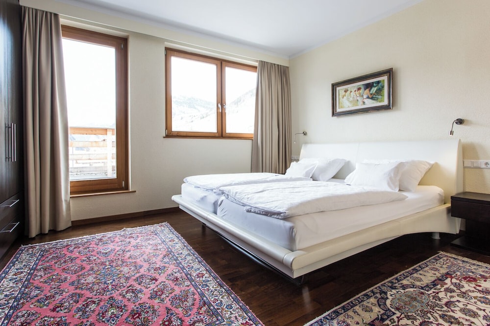 Executive Suite - Photo 1