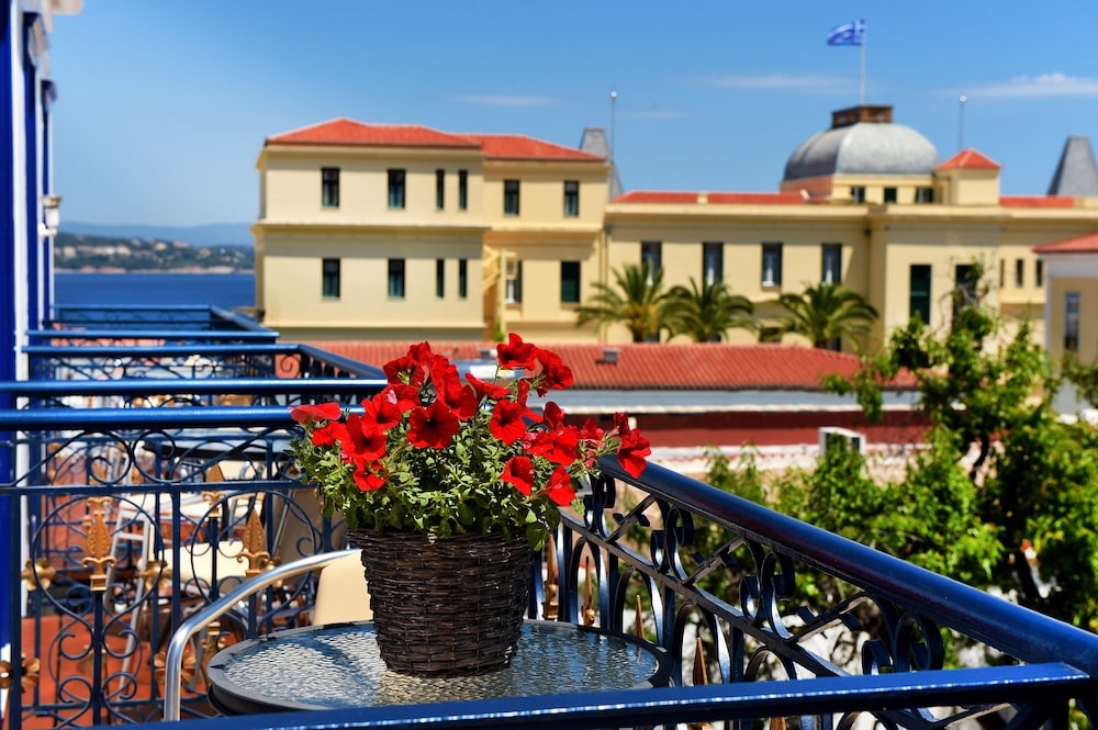 Standard Double Room (Bouboulinas Museum View) photo 3