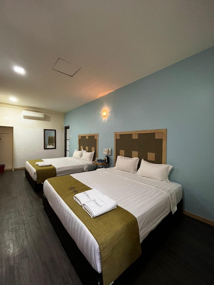 Deluxe Family With King Bed photo 1