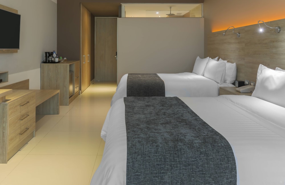 Deluxe Triple Room, 2 Queen Beds