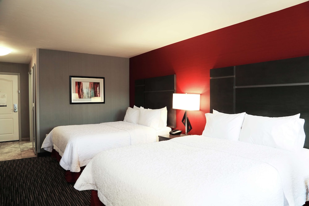 Two queen beds nonsmoking - Photo 2