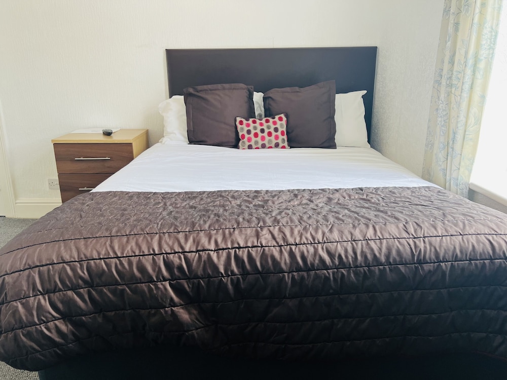 Superior Double Room, Ensuite - Photo 2