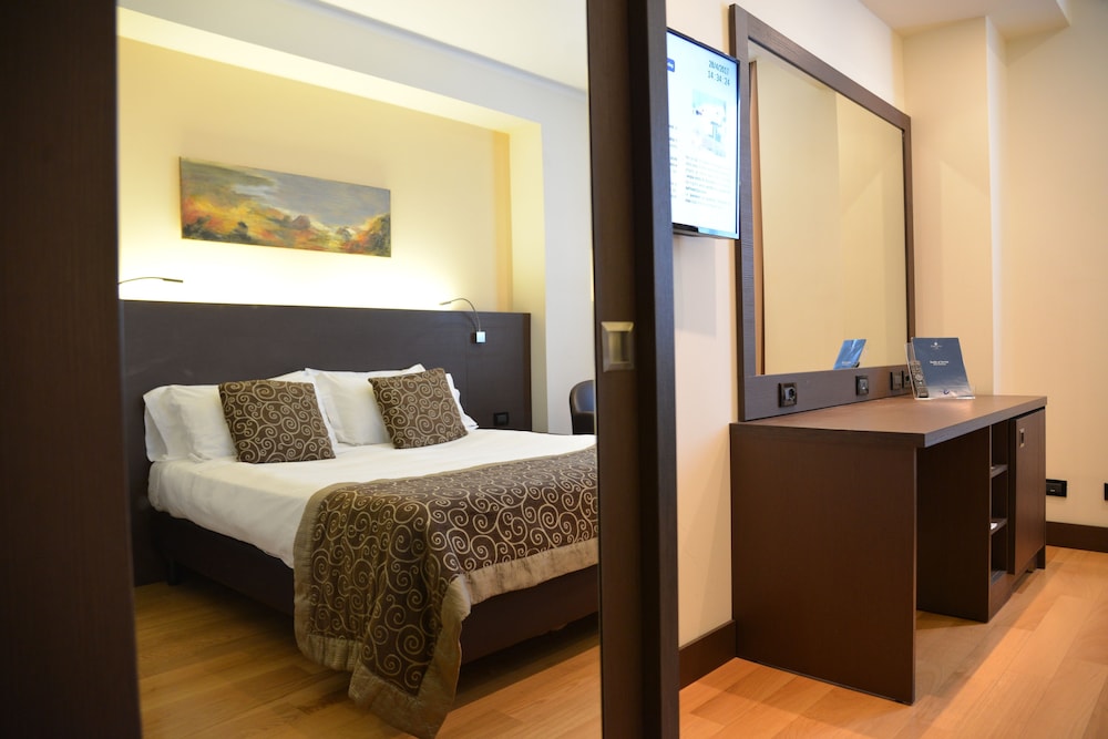 Economy Room, Accessible - Photo 3